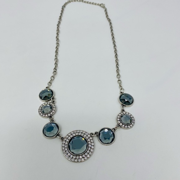 Elegant Women’s Necklace - Picture 2 of 5